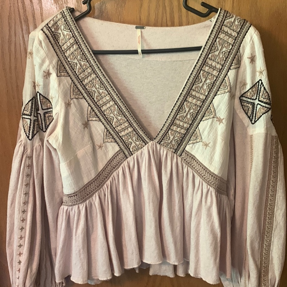 Free people top s/p cute embroidery very good condition